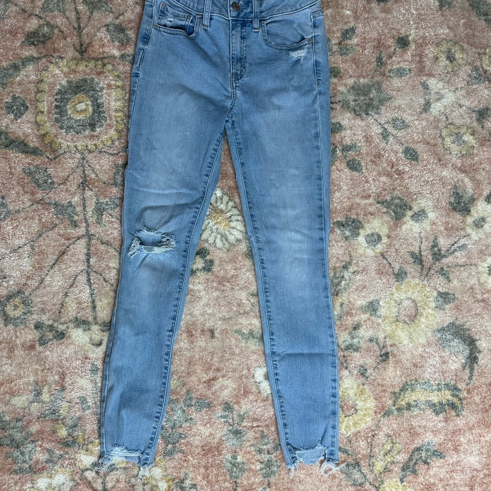 GAP Women's Light Blue Distressed Skinny Jeans